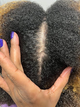 Load image into Gallery viewer, Nourish Stimulating Scalp Scrub
